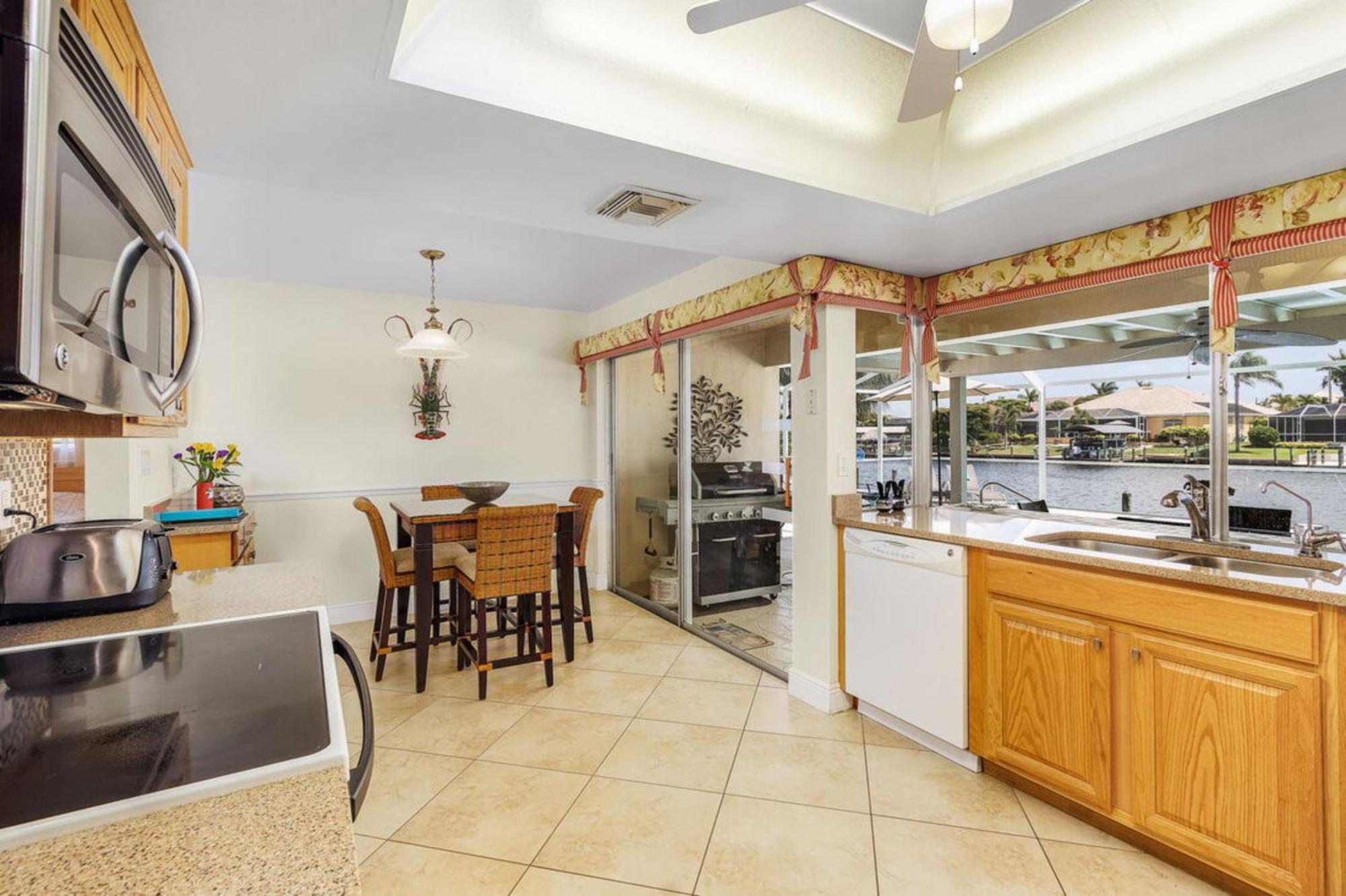 Villa Catalina Isles - Holidays In Paradise เคปคอรัล ภายนอก รูปภาพ