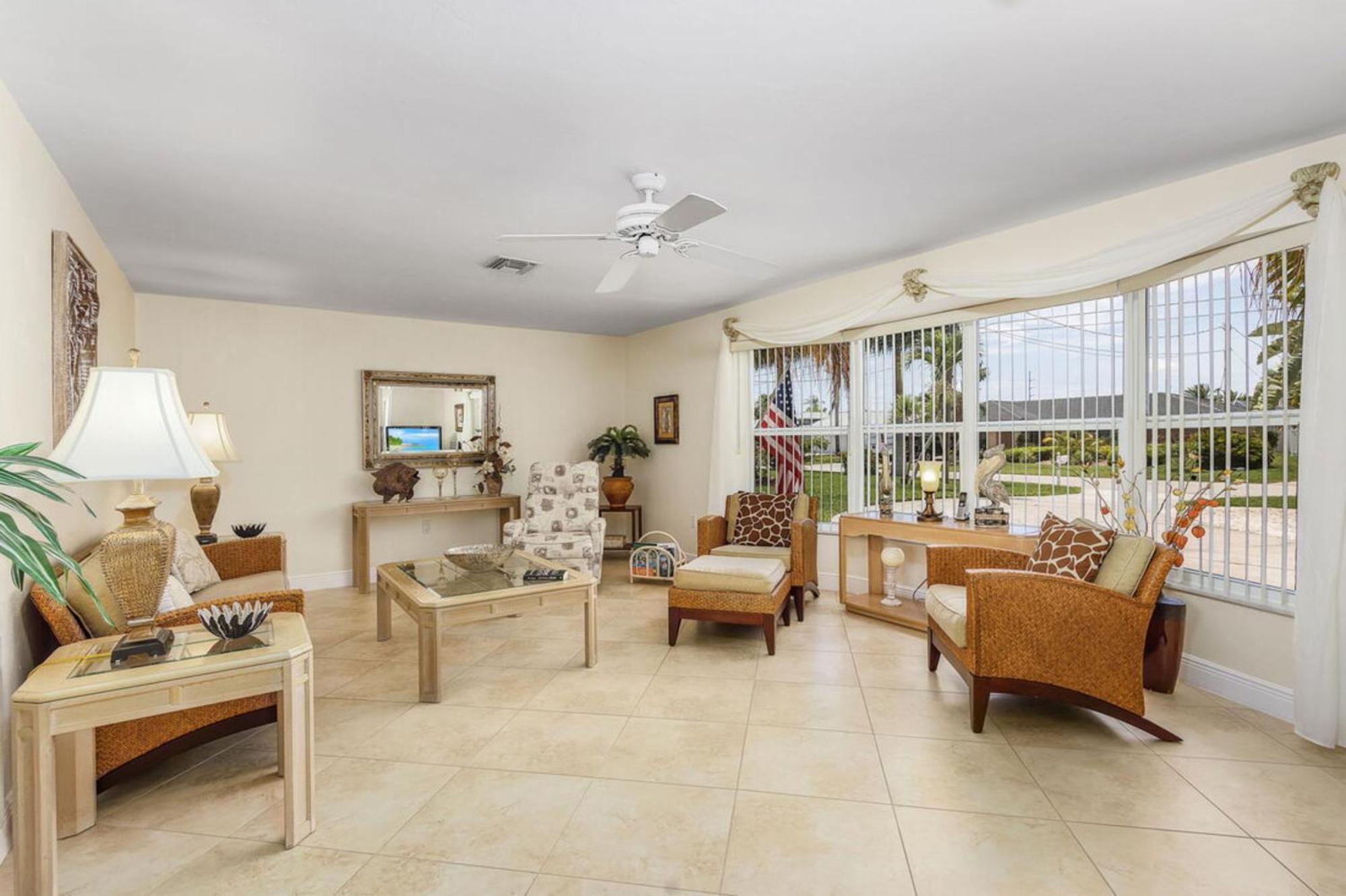 Villa Catalina Isles - Holidays In Paradise เคปคอรัล ภายนอก รูปภาพ