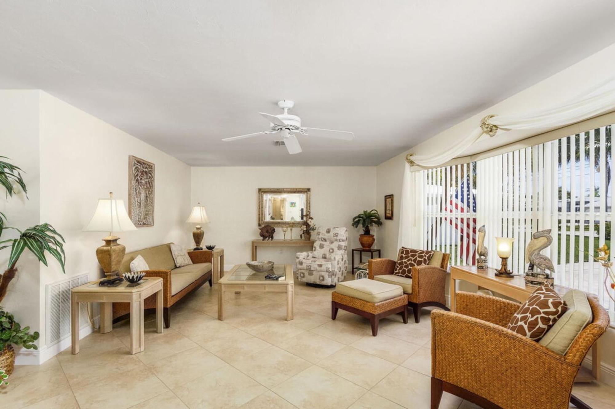 Villa Catalina Isles - Holidays In Paradise เคปคอรัล ภายนอก รูปภาพ