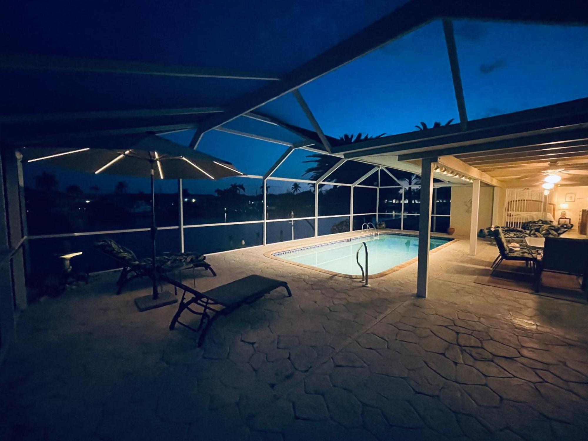 Villa Catalina Isles - Holidays In Paradise เคปคอรัล ภายนอก รูปภาพ