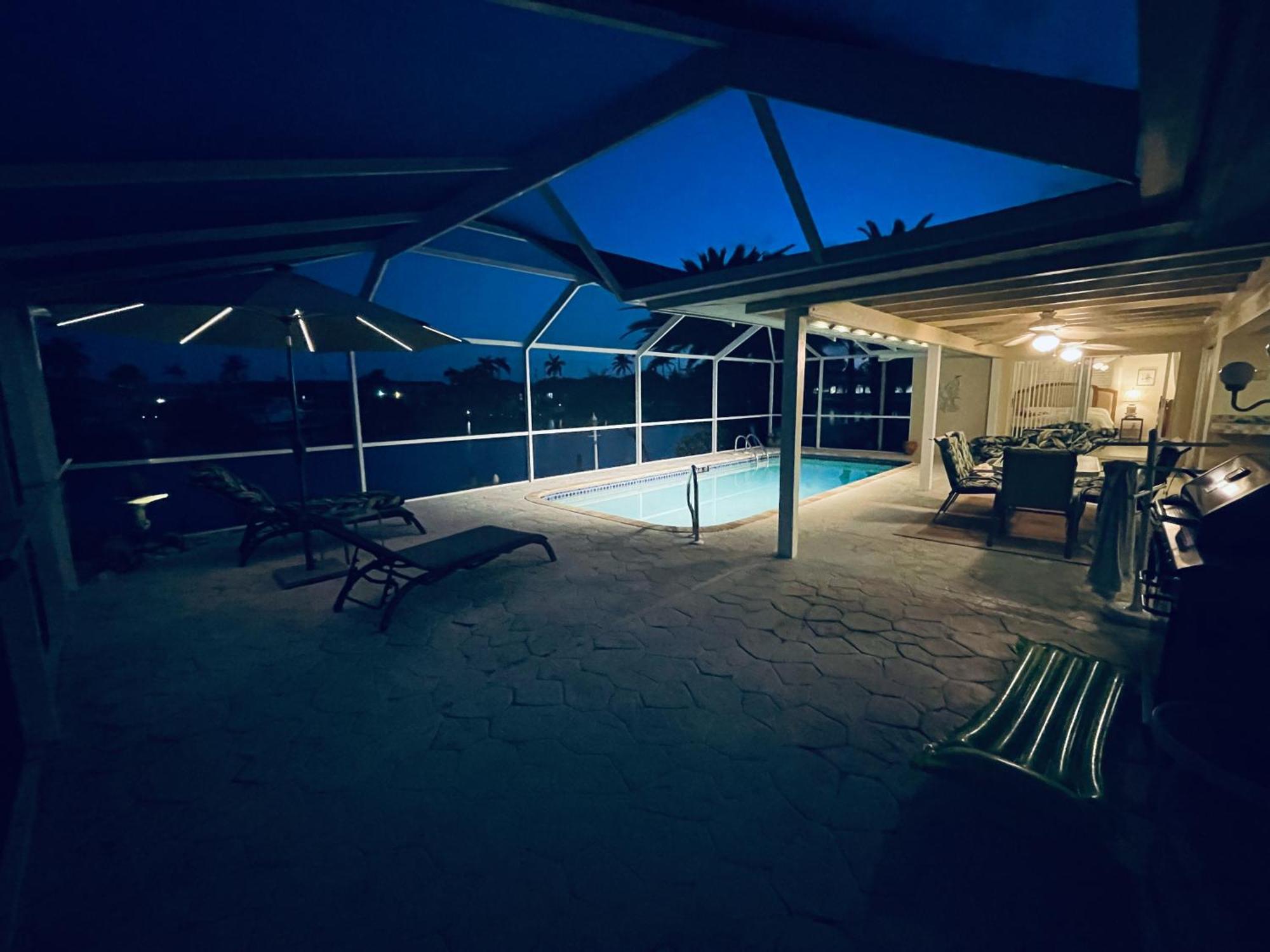 Villa Catalina Isles - Holidays In Paradise เคปคอรัล ภายนอก รูปภาพ