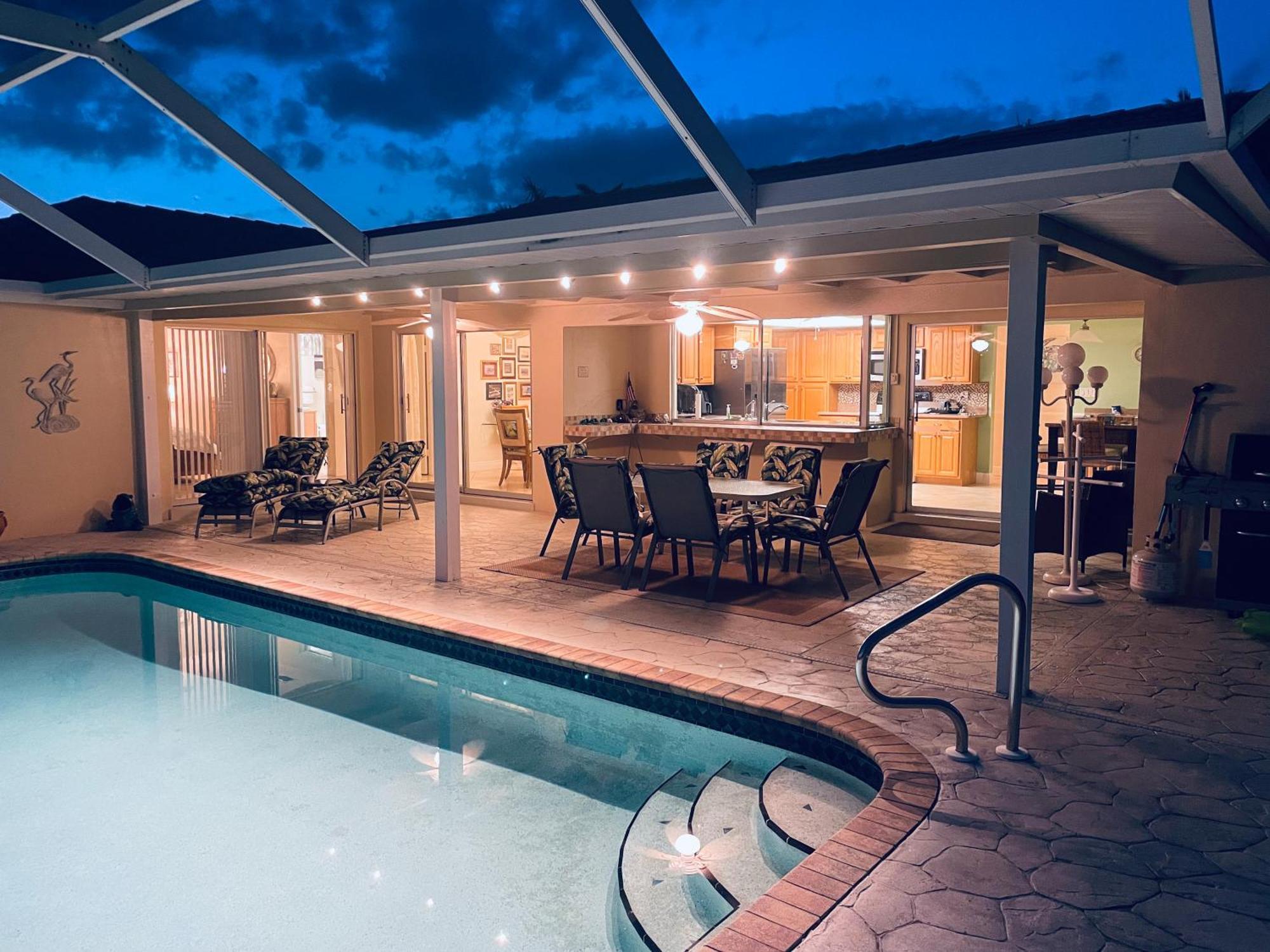 Villa Catalina Isles - Holidays In Paradise เคปคอรัล ภายนอก รูปภาพ
